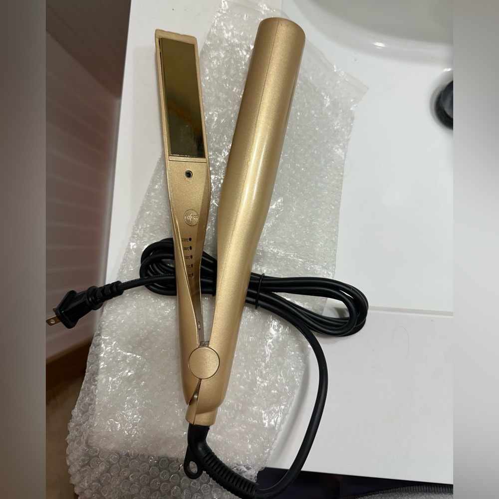 Hair straightener and curler